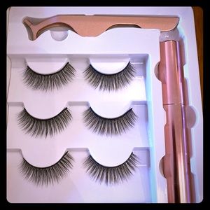 Brand new magnetic eyelashes with magnetic liner